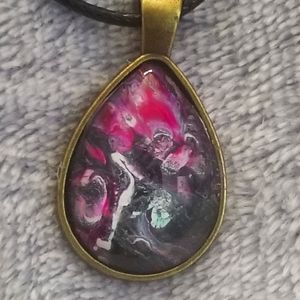 Original paint pouring skin jewelry.